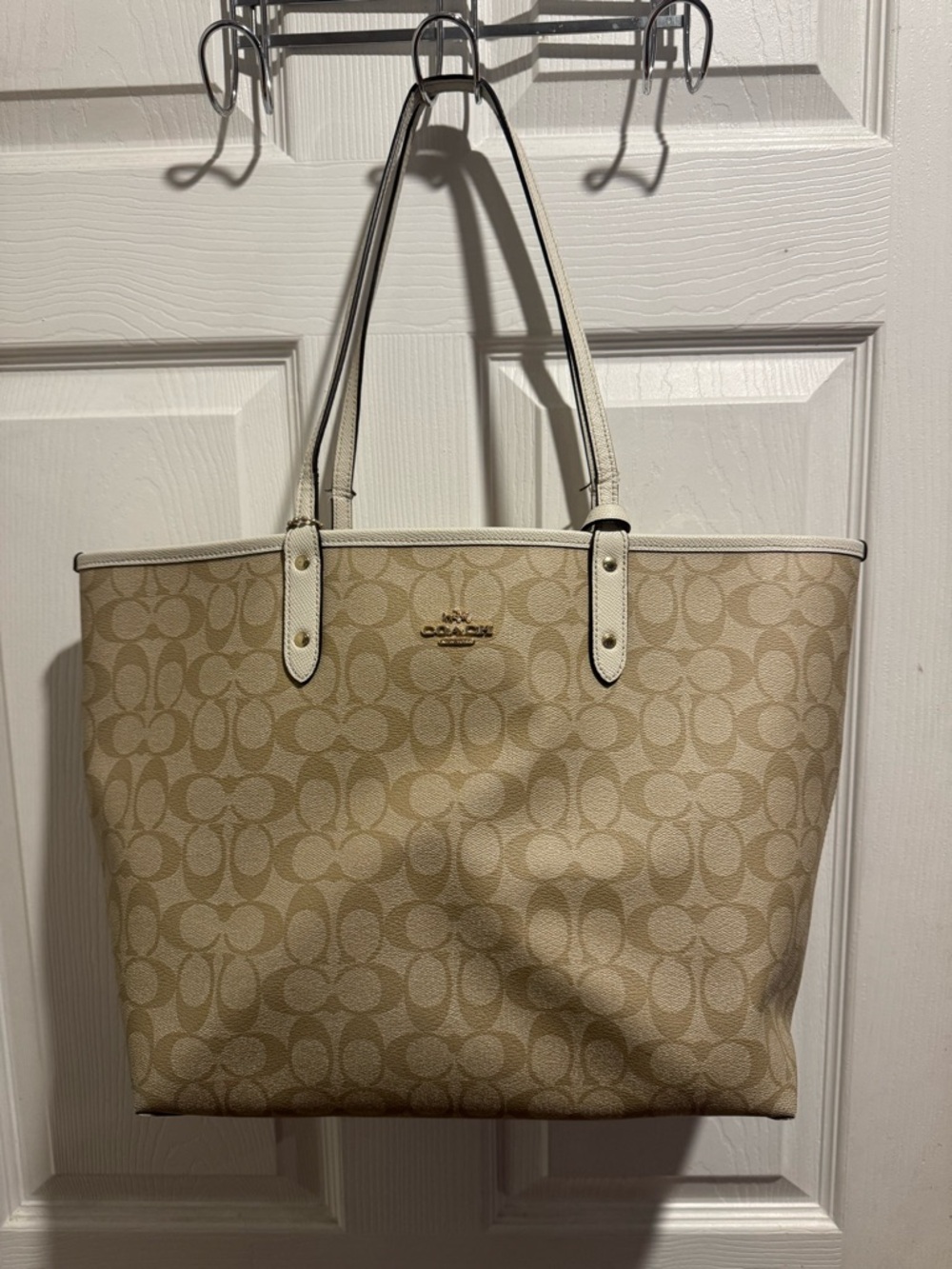 Coach Signature Canvas Tote Bag in Khaki/Chalk
